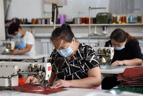 河北邯郸：乡村微工厂助力村民家门口就业-人民图片网