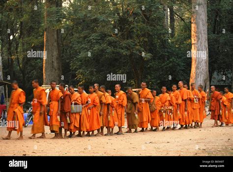 LINE OF MONKS WAITING TO SHOW RESPECT AT THE TEMPLE OPPOSITE THE BAYON ...