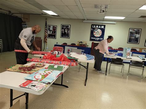 IAM Victory Lodge 1725 Members Give the Children at the Renaissance ...