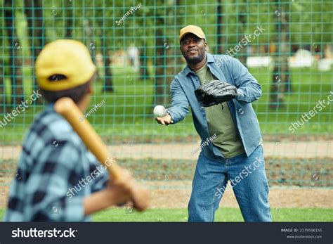 95 Dad Throwing Baseball Son Images, Stock Photos & Vectors | Shutterstock