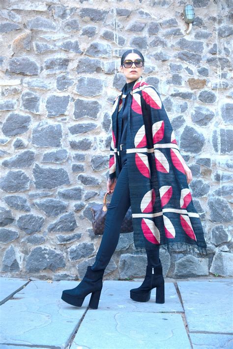 The 'Bada Alu' Tussar Silk Scarf – Aeshaane by Neesha Amrish