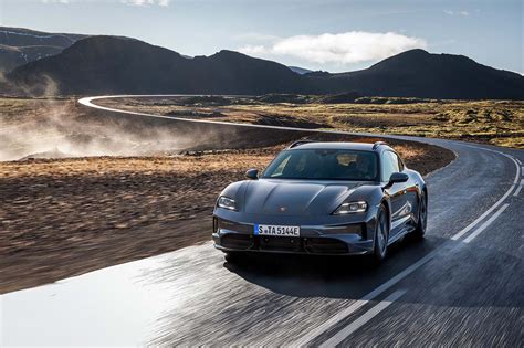 Porsche Taycan 4 e GTS 2025: novità, caratteristiche, design ...