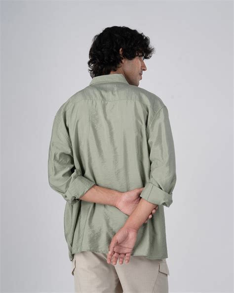 How Do Striped Relaxed Fit Shirts Create a Slimmer Visual Effect ...