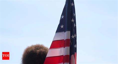 Bernie Sanders fights apathy on American left - The Times of India