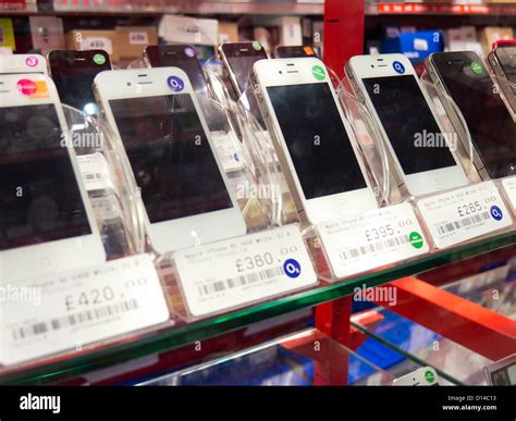 Second hand mobile phones hi-res stock photography and images - Alamy