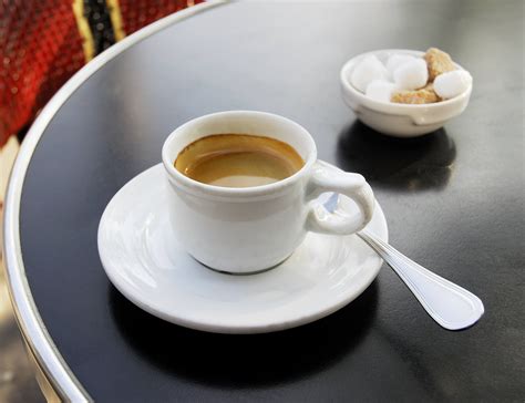 Les meilleurs bars à Ecurie, où boire un verre à proximité