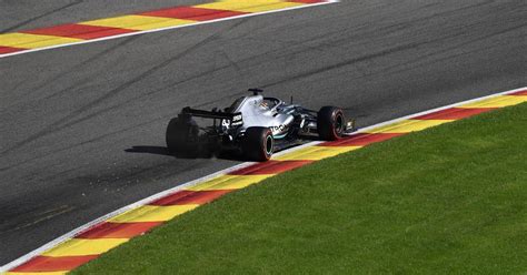 Russian GP: While trouble brews with Ferrari, Lewis Hamilton heaps ...