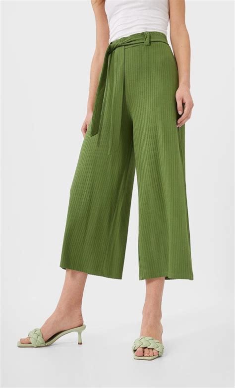Stradivarius tiene el pantalón que podrás comprar sin probártelo