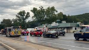 Accident closes one lane of Union Center Maine Highway