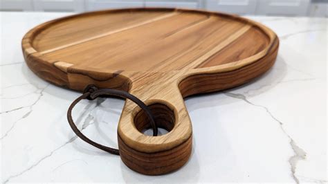 Round Charcuterie Board with Handle – 5-Star Deluxe Teak Serving Board ...