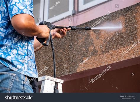 63 Pressure washing garage floor Images, Stock Photos & Vectors ...