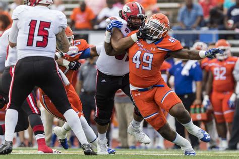Texans sign former Titans, Sam Houston State linebacker Derick Roberson