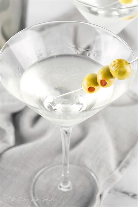 Classic Gin Martini Recipe - Tasty Cocktail Recipes
