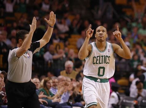 Boston Celtics Re-Sign Avery Bradley