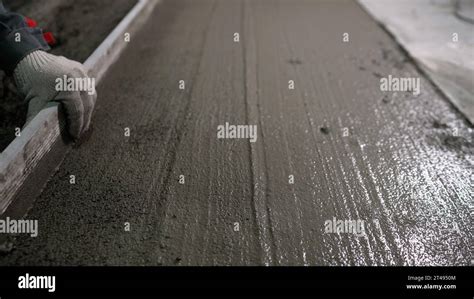 Concrete Leveler Usinga Trowel 的图像结果