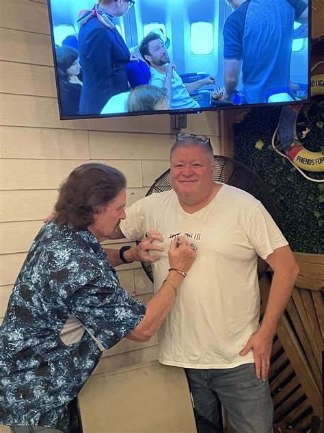 My dad does the Wade Boggs Challenge (featuring Wade Boggs) : r/IASIP
