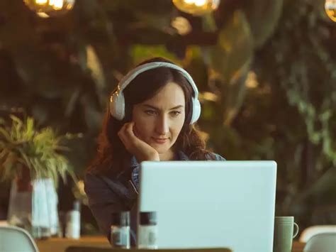 How To Make A Great First Impression During A Job Interview Via Video ...