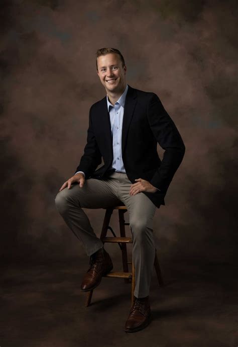 Business Man Headshot 的图像结果