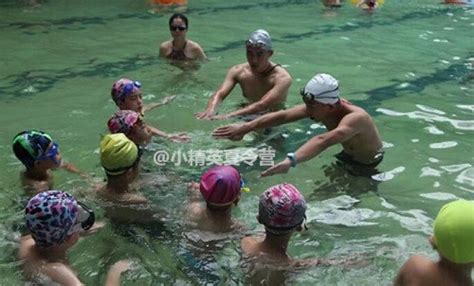 福建漳州：官兵开展濒海游泳训练-人民图片网