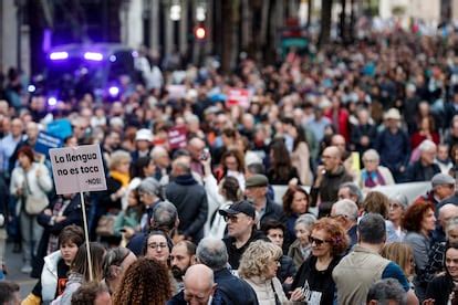 La marcha del 25 d’Abril clama contra la “guerra” de los gobiernos de ...