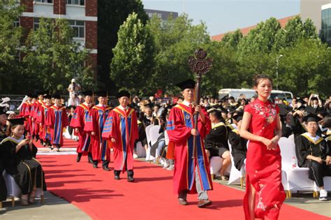 新乡医学院三全学院2018届学生毕业典礼暨学位授予仪式隆重举行