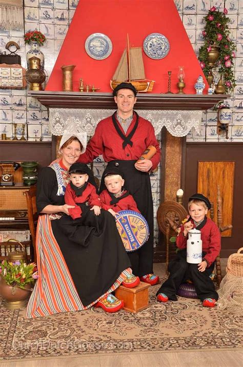 Traditional Dutch Costume Photos at Foto de Boer, Volendam | Dutch ...