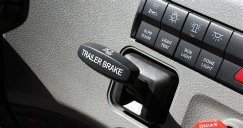 Brake Controllers for Trailers 的图像结果