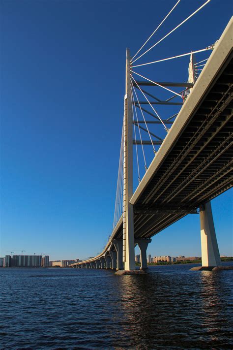 Bridge Over River 的图像结果