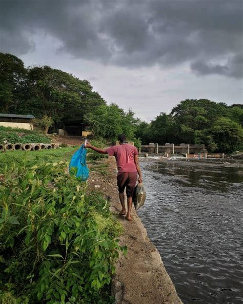 Photo Story:Worm Collectors of a Polluted River – SANDRP