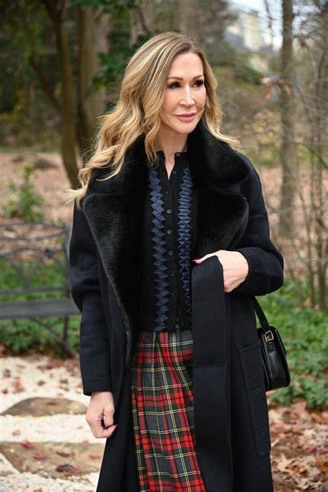 How to Style a Plaid Holiday Skirt Two Different Ways — Crazy Blonde Life