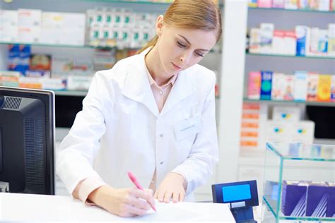 What Does a Pharmacy Technician Do? Top 10 Duties In 2024