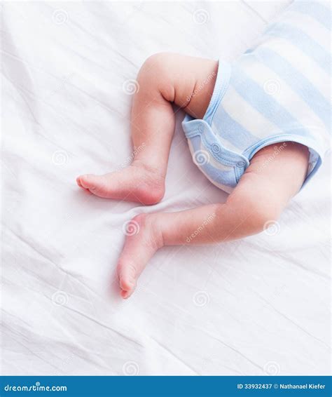 Newborn Baby Legs Shake When Stretching at Oscar Loveless blog