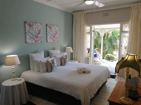 Eight Palms, Port Edward