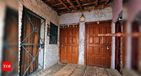 Many Muslims leave Ayodhya as saffron groups flood temple town | India ...