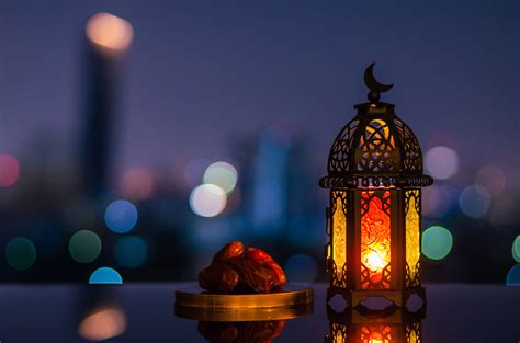 What is the difference between Ramadan Mubarak and Ramadan Kareem?