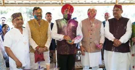 राजभवन में हर्षाेल्लास से मनाई गई होली - Tarun Mitra