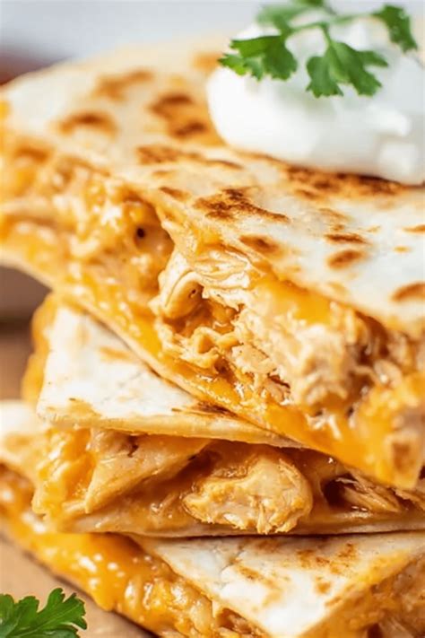 Taco Bell Chicken Quesadilla – Easy Copycat Recipe (25 mins) - The ...