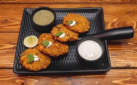 Pakoda Lovers, Hopp In Mundhwa Serves Chicken Pakodas, Baos And Buns ...