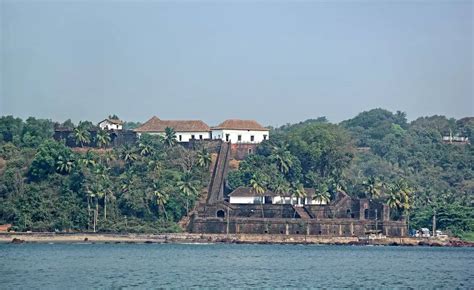 best forts in Goa, places to see in goa, goa monsoon travel guide ...