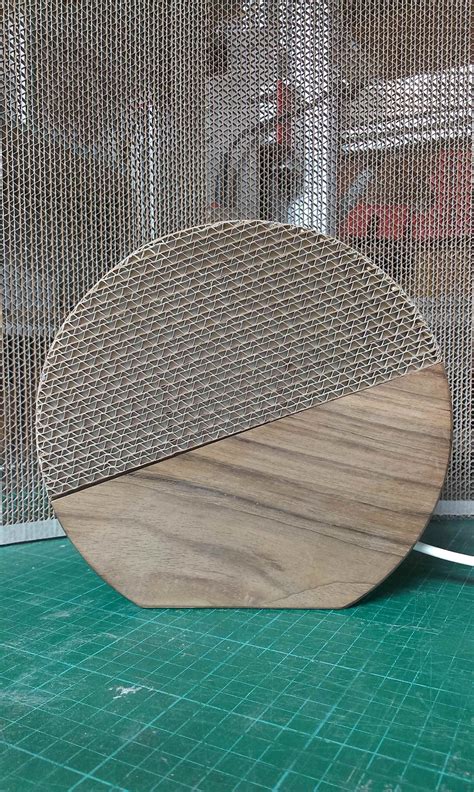 SWITCHA: lampada da tavolo ad accensione automatica  