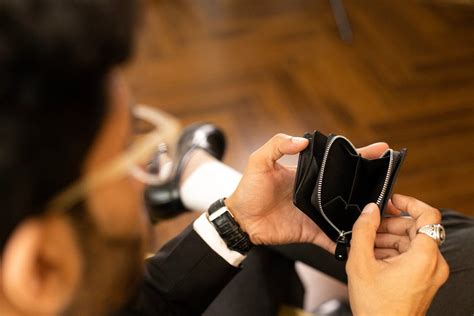 Best Smart Wallet | Buy Smart Wallet for Men and Women Online – Delois