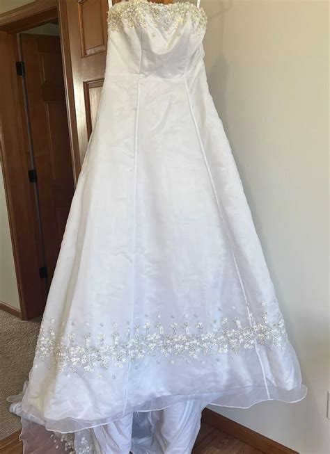 Beaded White Strapless Wedding Dress with Train. Size… - Gem