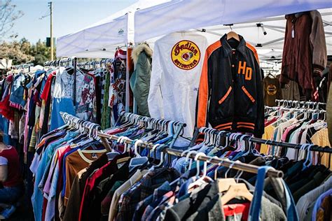 Huntsvilles Downtown Vintage Market, Yarbrough Building Parking Lot ...