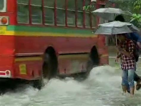 Due to heavy rainfall in Mumbai, roads are waterlogged; Orange Alert ...