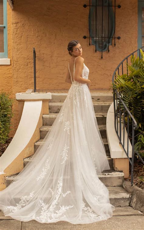 Types Of Wedding Dress Trains Wedding Gown And Bridal Attire Services