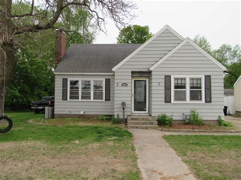 2003 10th Ave, Menominee, MI 49858 | Homes.com