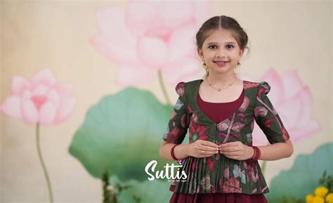 Maya Cotton Long Gown - Maroon and Manthalir Green – Ivalinmabia