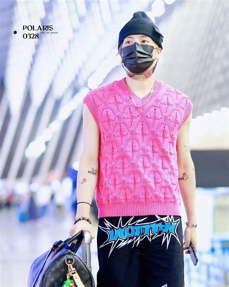 ปักพินโดย Orange Chonda ใน Jackson wang