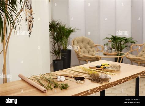 Flower Shop Work Table 的图像结果