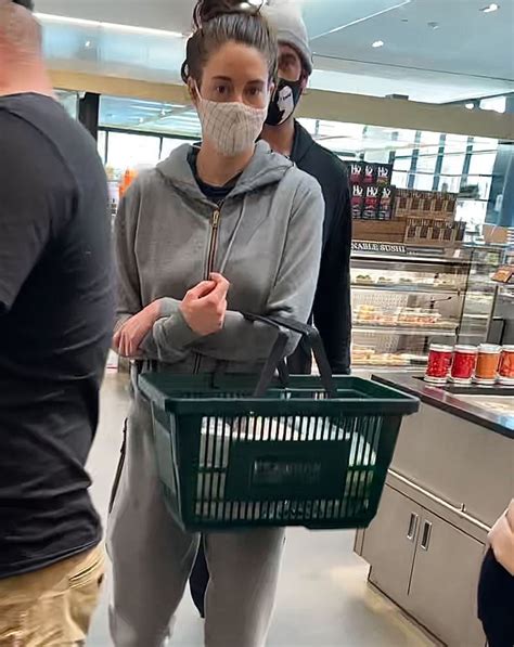 Shailene Woodley - Shopping at Erewhon Market in Santa Monica 05/10 ...